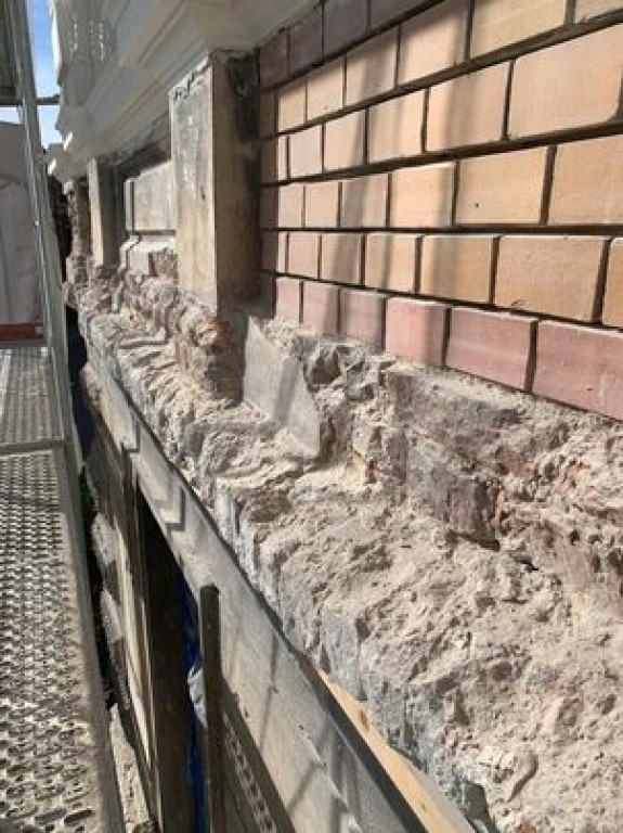 Willa miejska przy Legionów odzyskuje blask