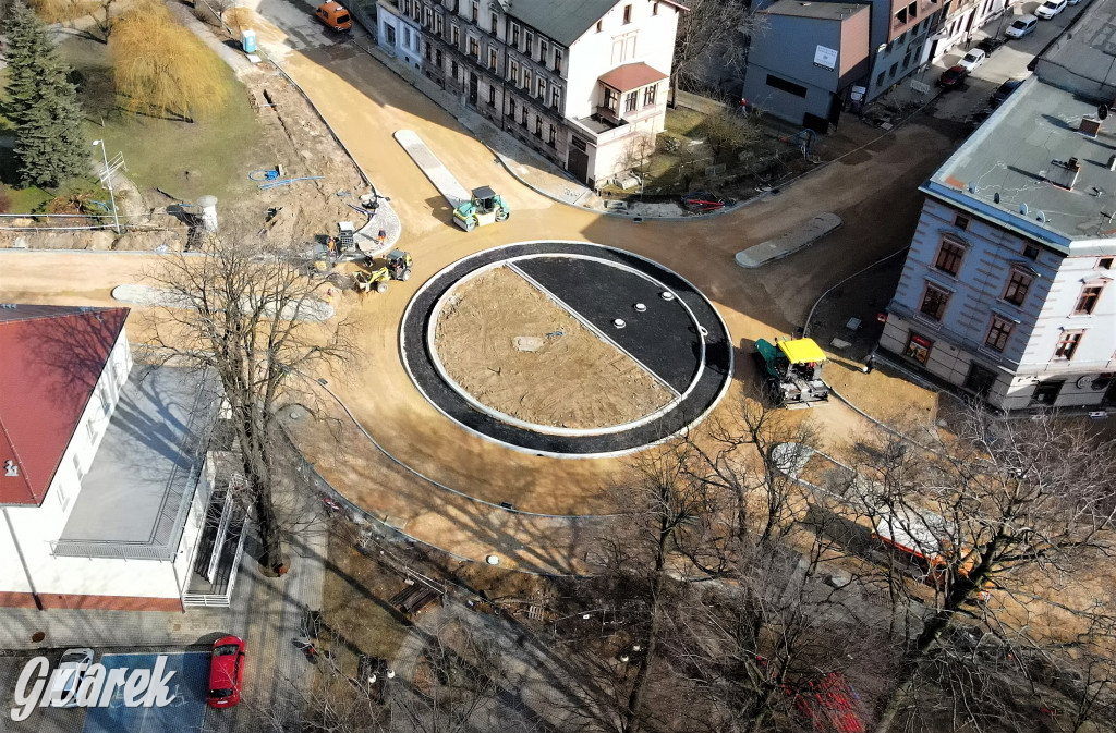 Tarnowskie Góry. Rondo nabiera kolorów