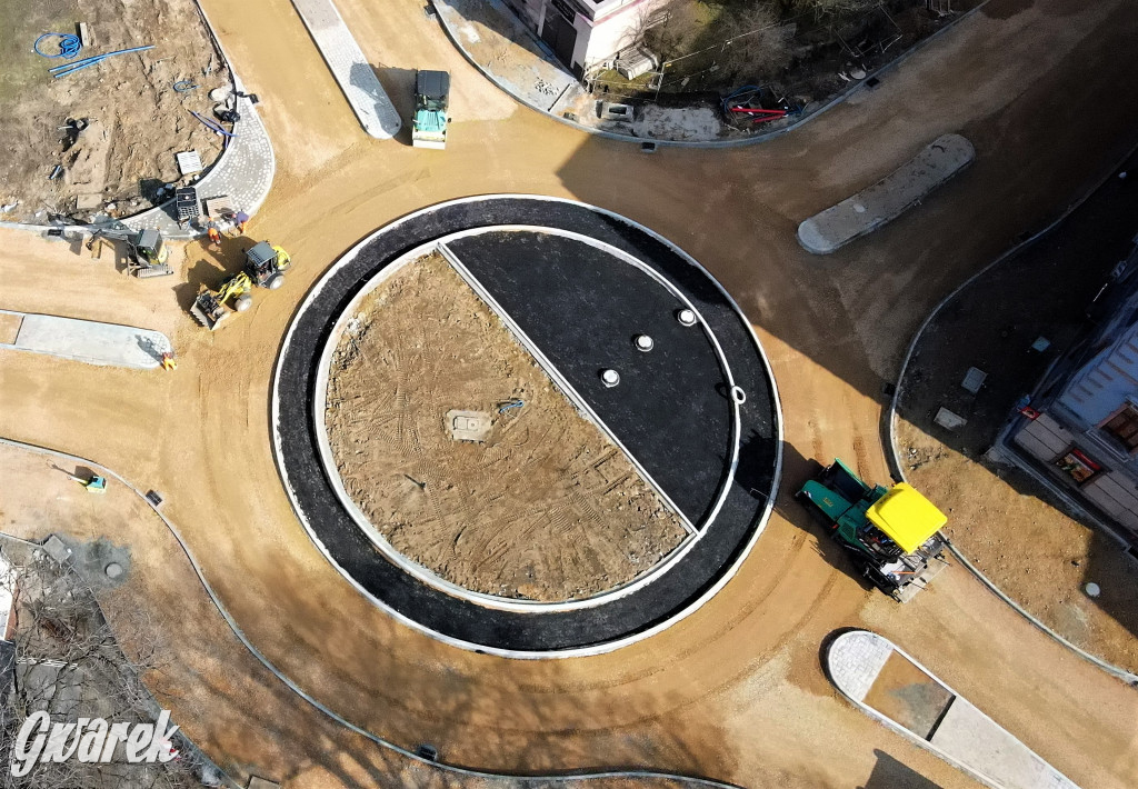 Tarnowskie Góry. Rondo nabiera kolorów