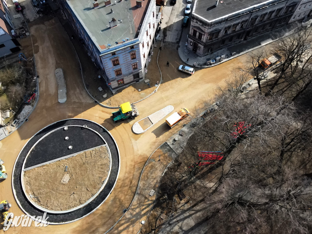 Tarnowskie Góry. Rondo nabiera kolorów