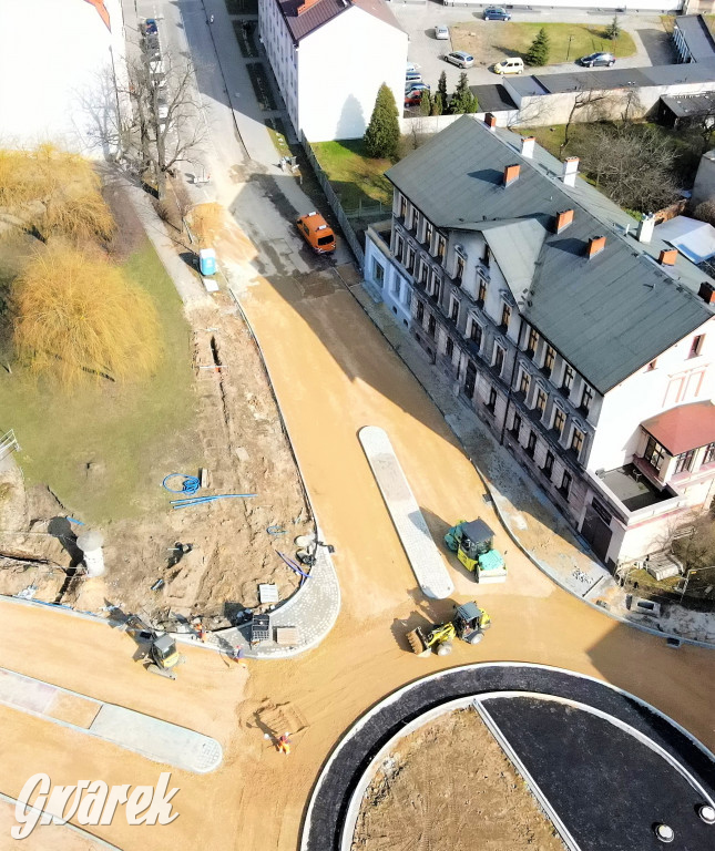 Tarnowskie Góry. Rondo nabiera kolorów