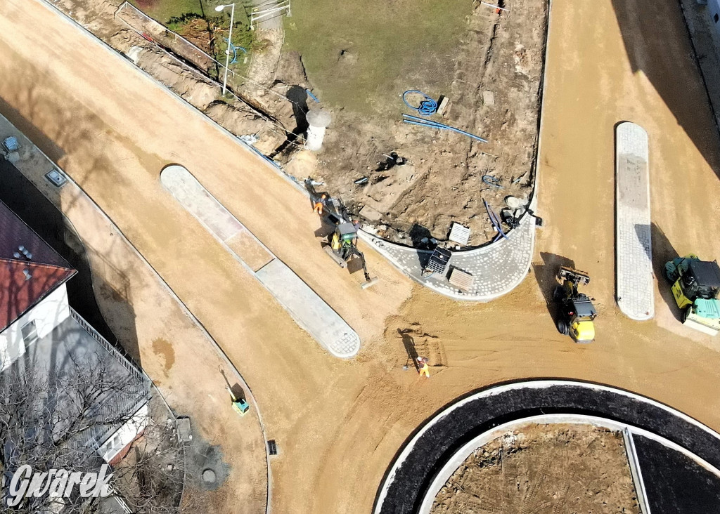 Tarnowskie Góry. Rondo nabiera kolorów