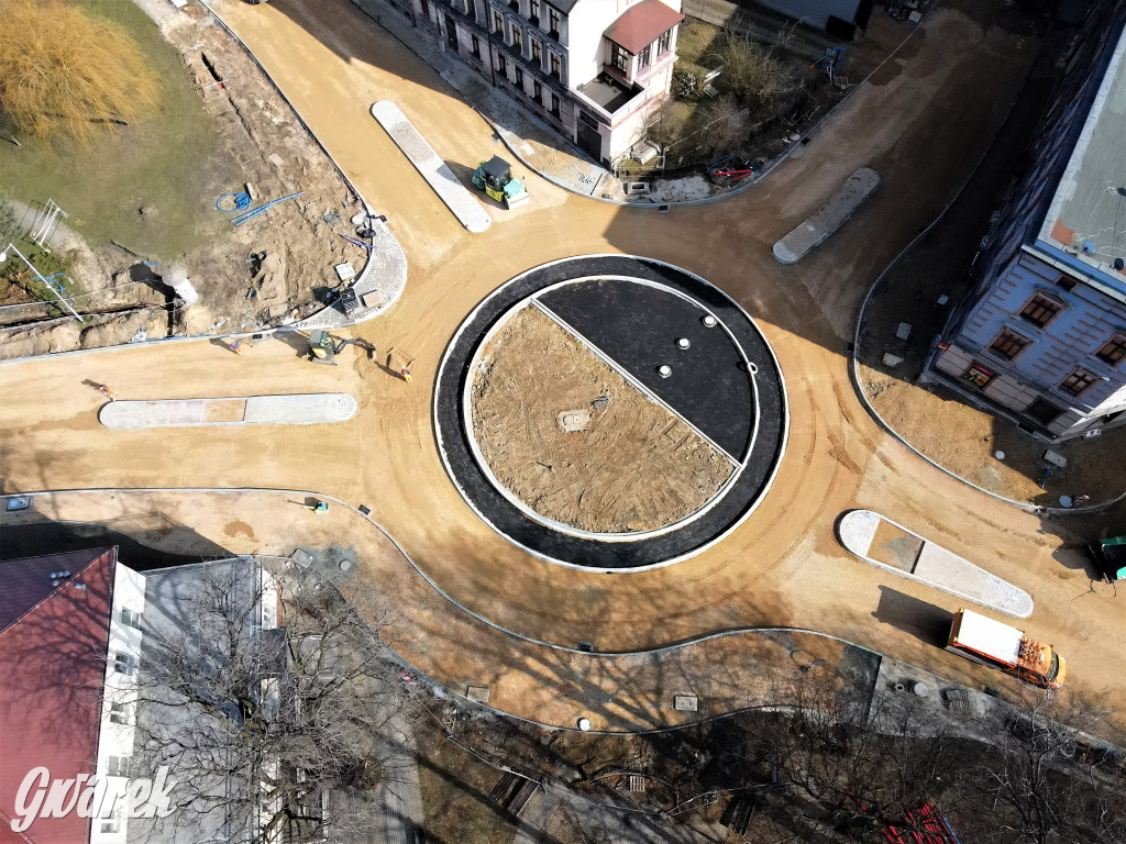 Tarnowskie Góry. Rondo nabiera kolorów