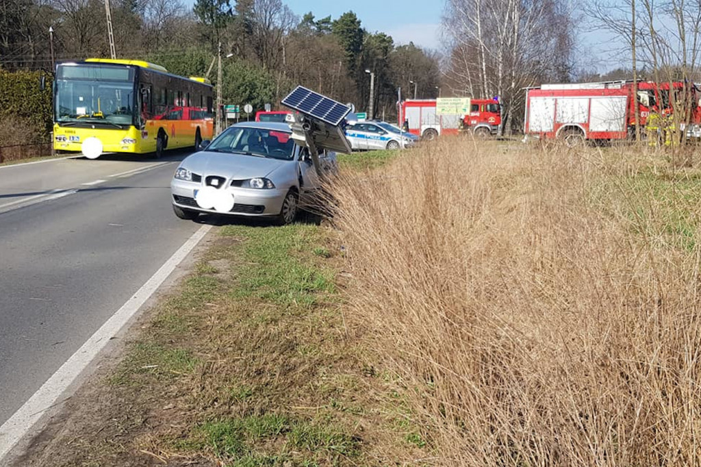 Autobus uderzył w seata