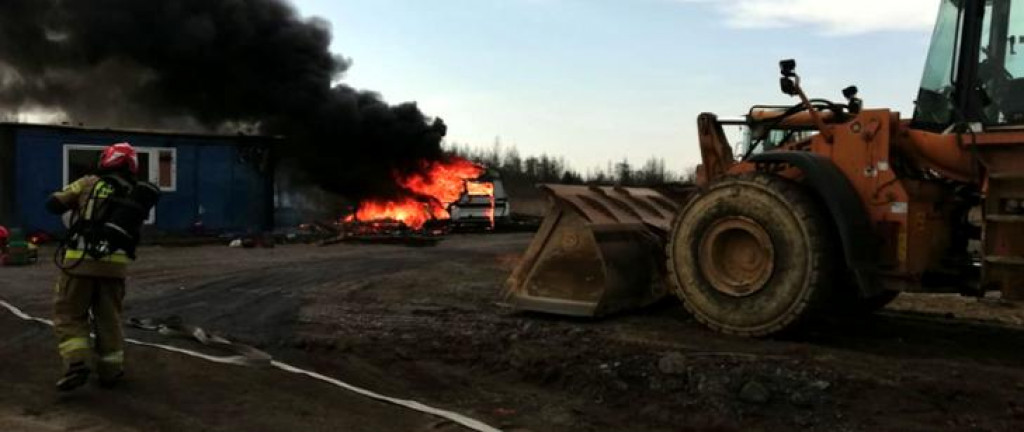Jedna ulica, dużo pożarów. Paliły się opony, spłonęła przyczepa