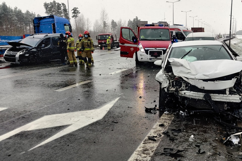 Zderzenie dwóch samochodów osobowych na S1