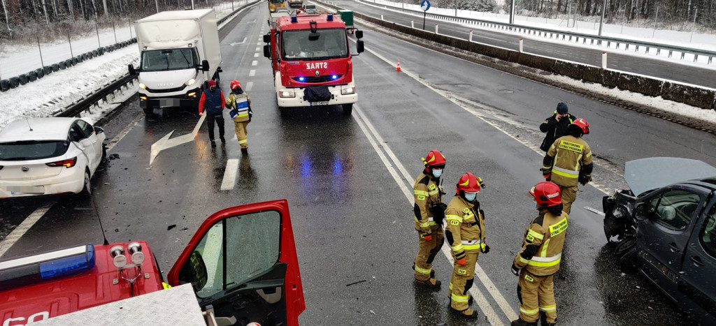 Zderzenie dwóch samochodów osobowych na S1