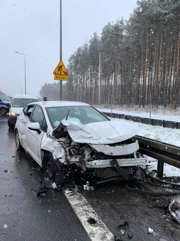 Zderzenie dwóch samochodów osobowych na S1