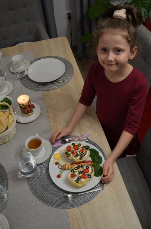 Żywe obrazy w miasteczkowskiej podstawówce