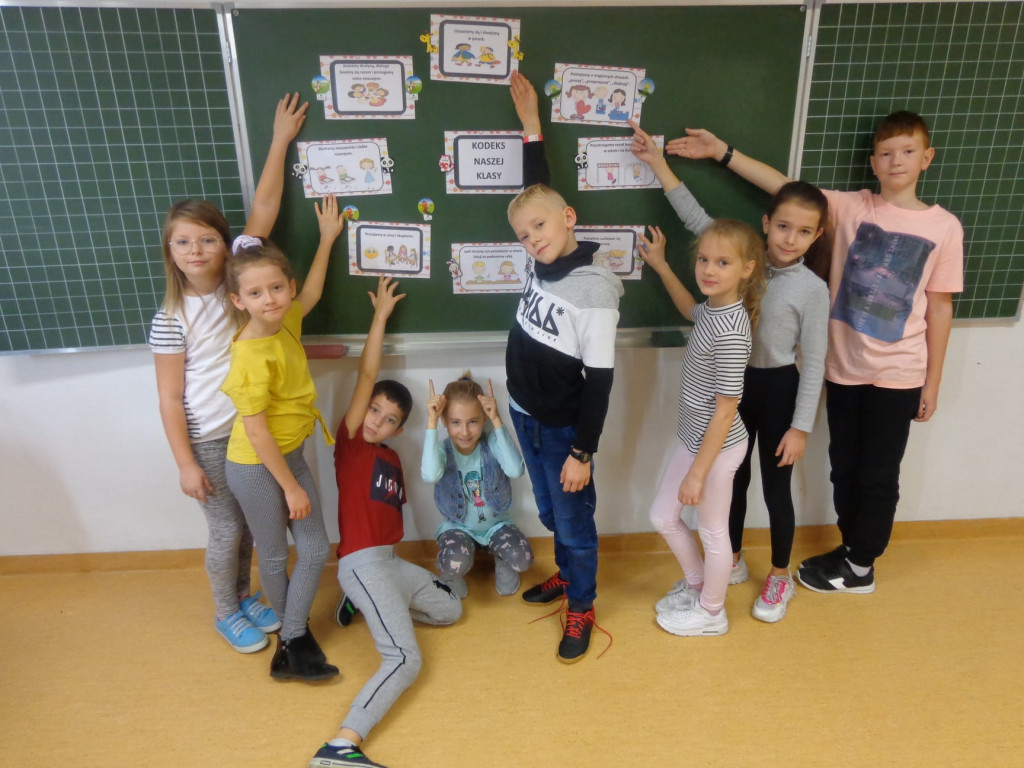 Żywe obrazy w miasteczkowskiej podstawówce