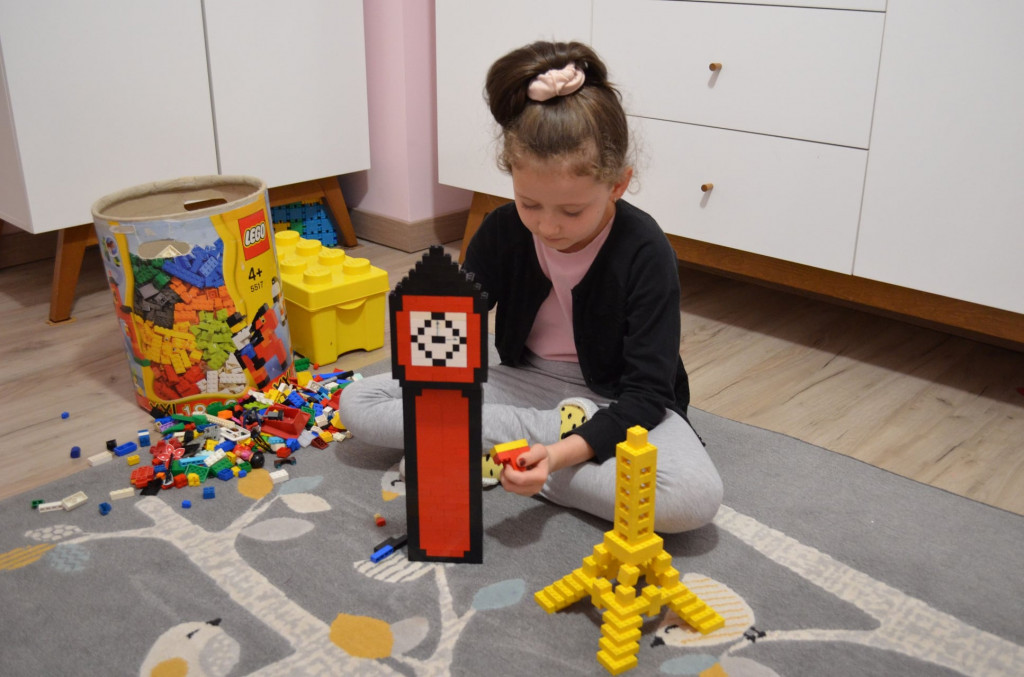 Żywe obrazy w miasteczkowskiej podstawówce