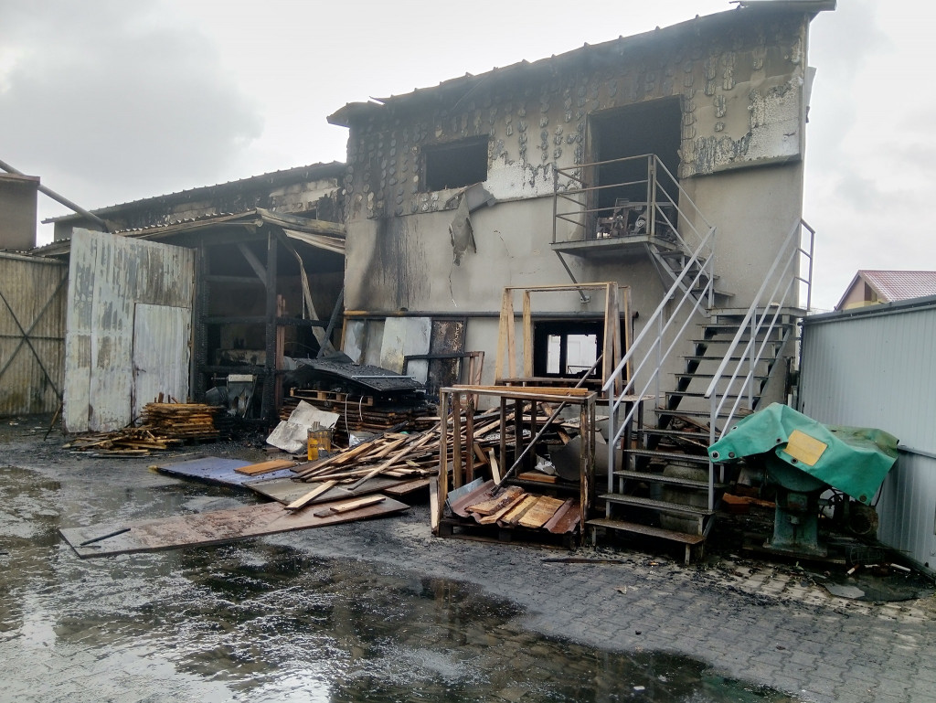 Zakład stolarski doszczętnie spłonął