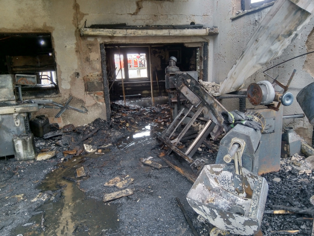 Zakład stolarski doszczętnie spłonął