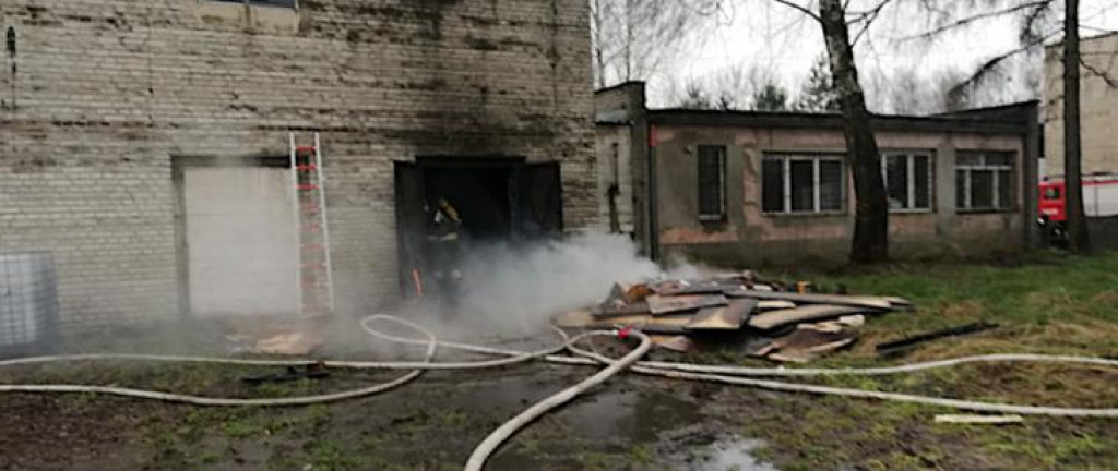 Pożar hali magazynowej