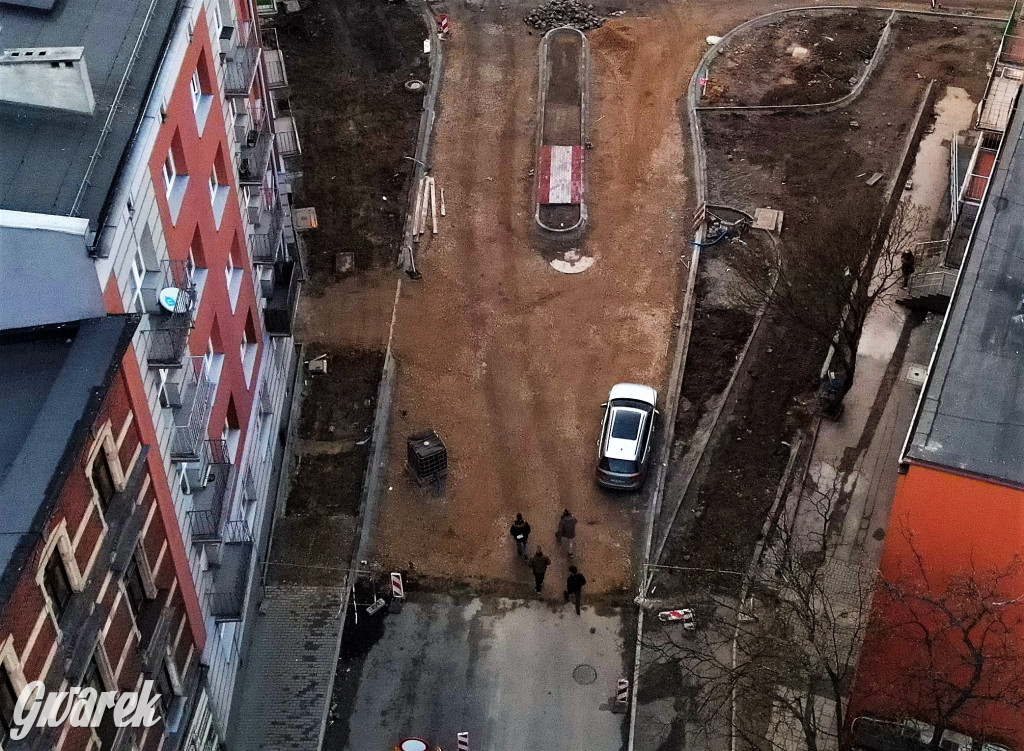 Budują rondo. Czy zdążą oddać je w terminie?