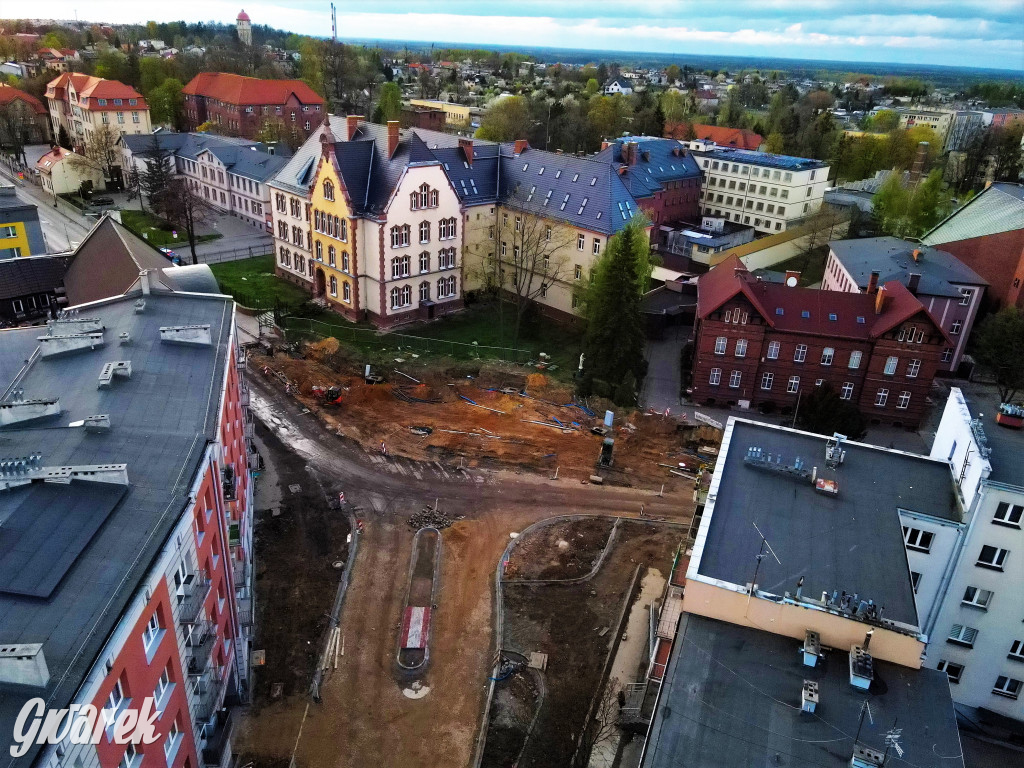 Budują rondo. Czy zdążą oddać je w terminie?