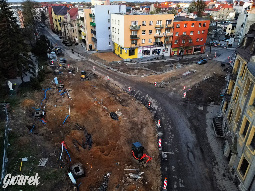 Budują rondo. Czy zdążą oddać je w terminie?