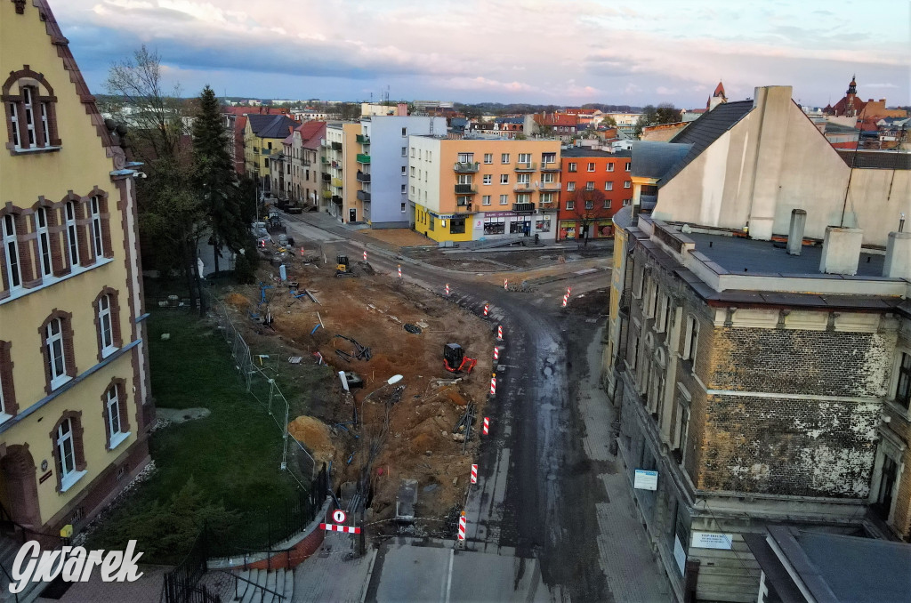 Budują rondo. Czy zdążą oddać je w terminie?