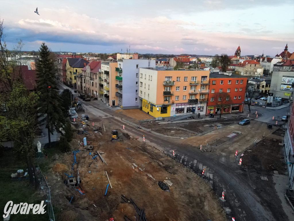 Budują rondo. Czy zdążą oddać je w terminie?