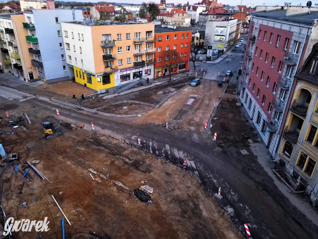 Budują rondo. Czy zdążą oddać je w terminie?