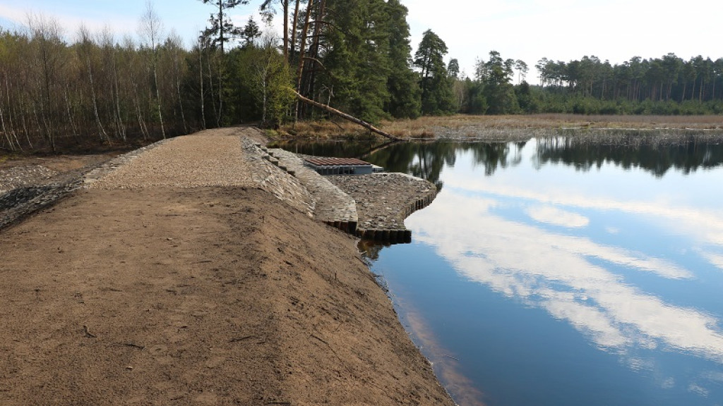 Grobla w rezerwacie Jeleniak Mikuliny odnowiona