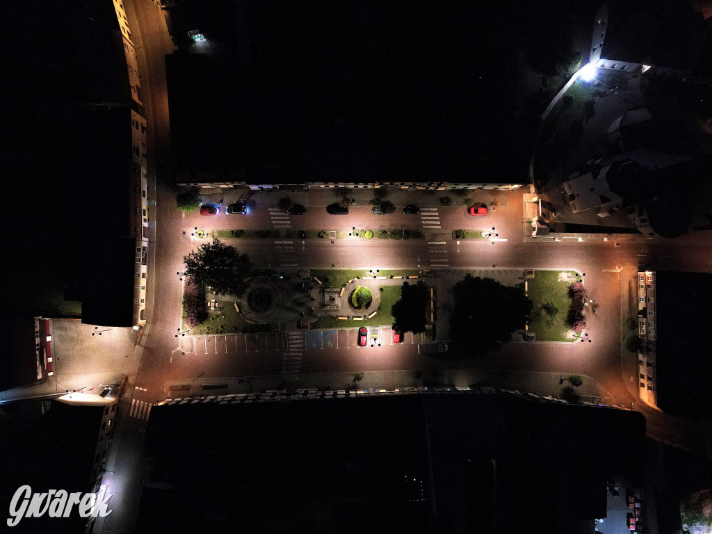 Woźniki wieczorową porą. Tak wyglądają z góry