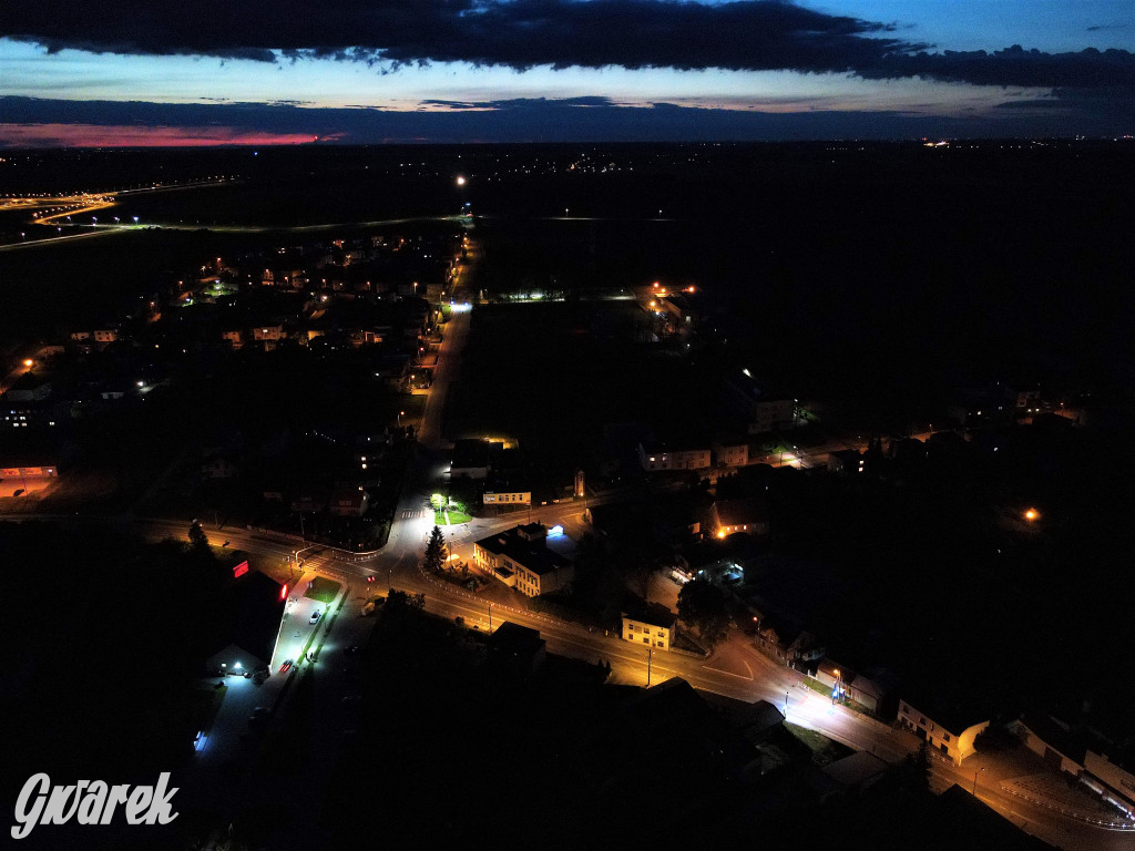 Woźniki wieczorową porą. Tak wyglądają z góry