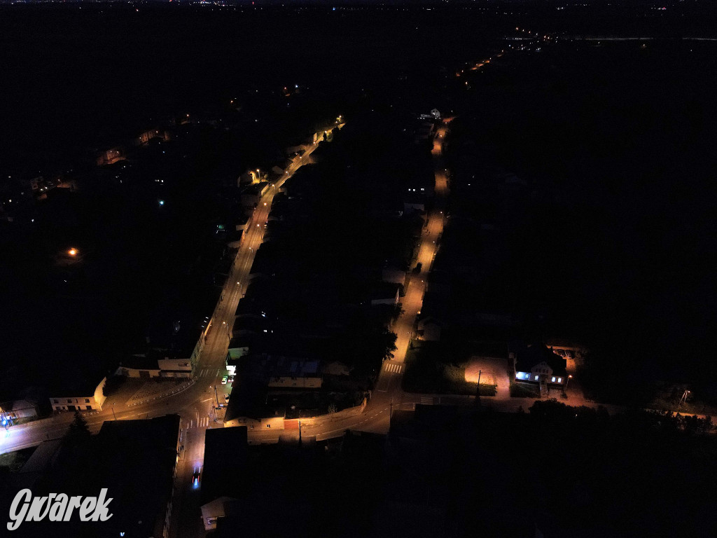 Woźniki wieczorową porą. Tak wyglądają z góry