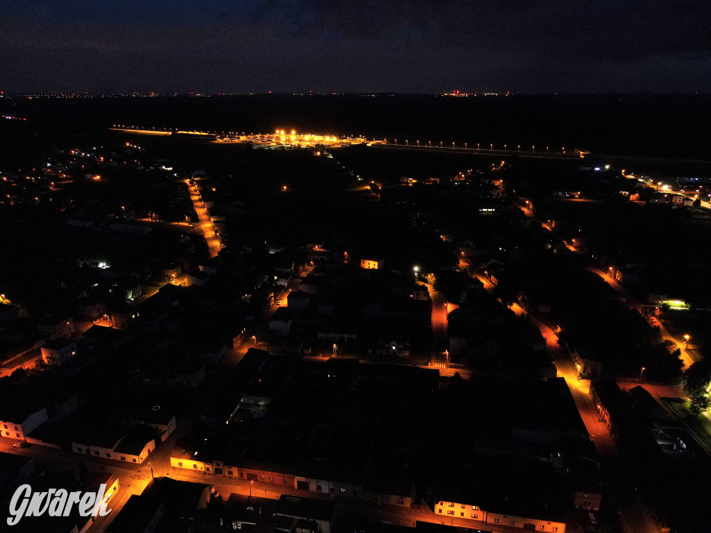 Woźniki wieczorową porą. Tak wyglądają z góry