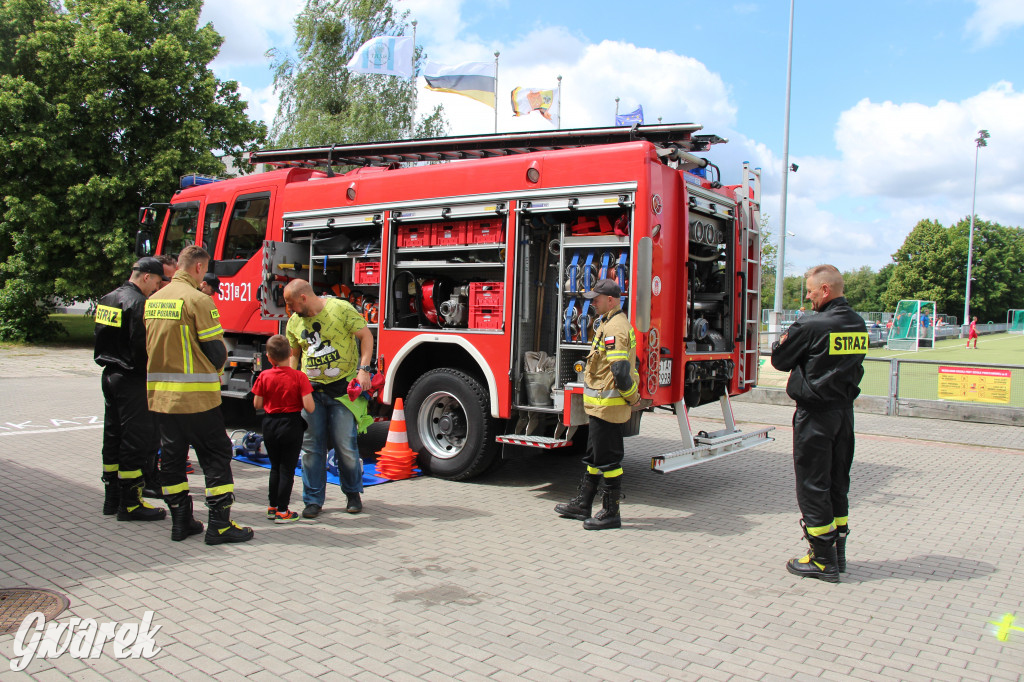 Hokejowy piknik na osiedlu Przyjaźń. Działo się sporo