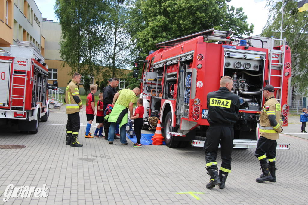 Hokejowy piknik na osiedlu Przyjaźń. Działo się sporo