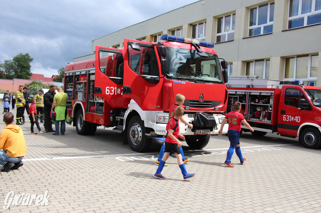 Hokejowy piknik na osiedlu Przyjaźń. Działo się sporo
