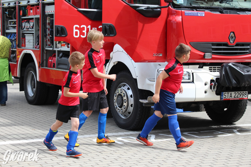Hokejowy piknik na osiedlu Przyjaźń. Działo się sporo
