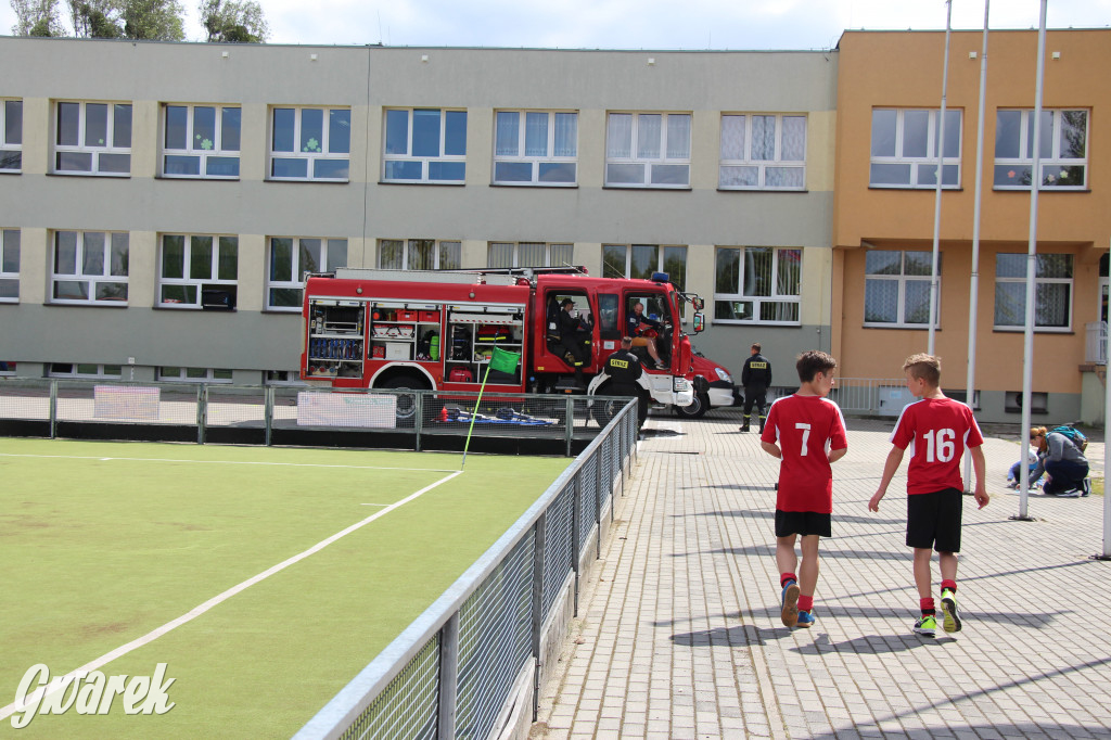 Hokejowy piknik na osiedlu Przyjaźń. Działo się sporo
