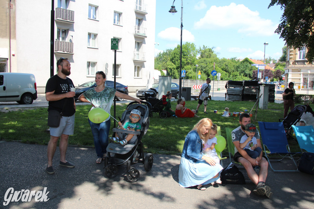 Śniadanie na świeżym lufcie: piknikowo i radośnie