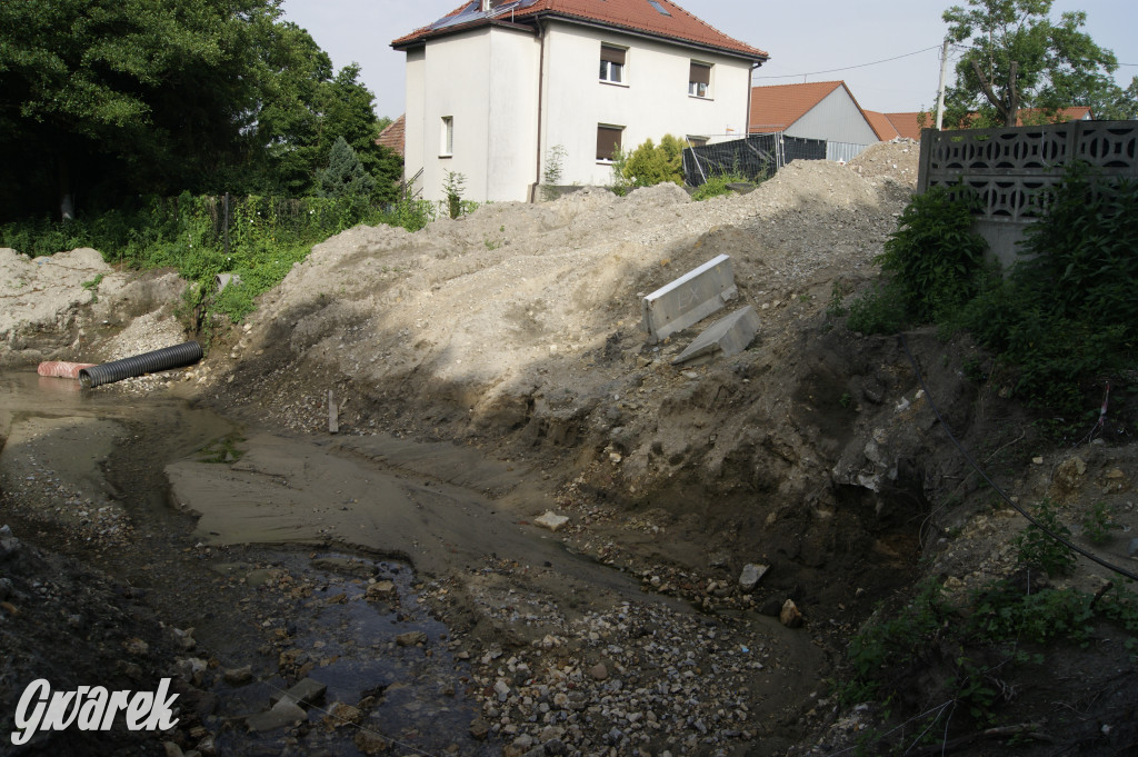 Tak wygląda budowa mostu w Zbrosławicach