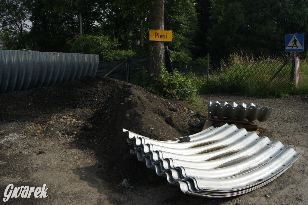 Tak wygląda budowa mostu w Zbrosławicach