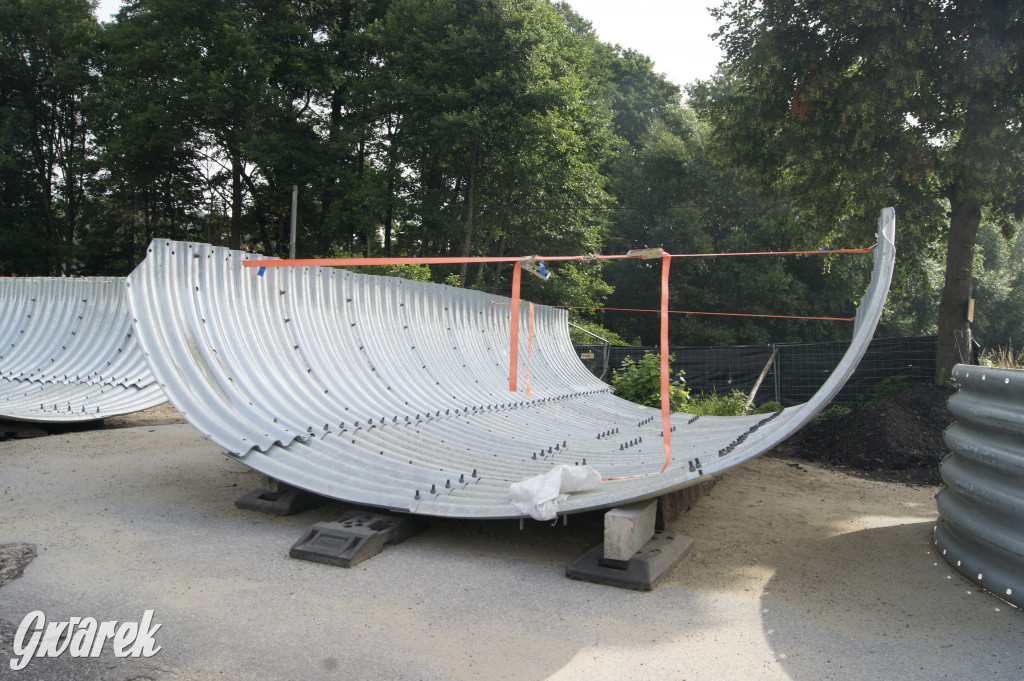 Tak wygląda budowa mostu w Zbrosławicach