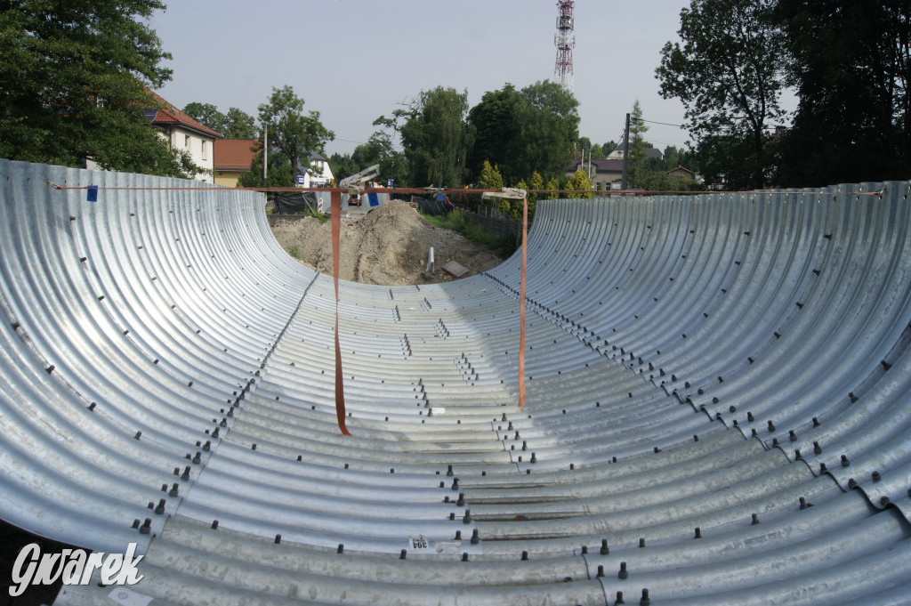 Tak wygląda budowa mostu w Zbrosławicach