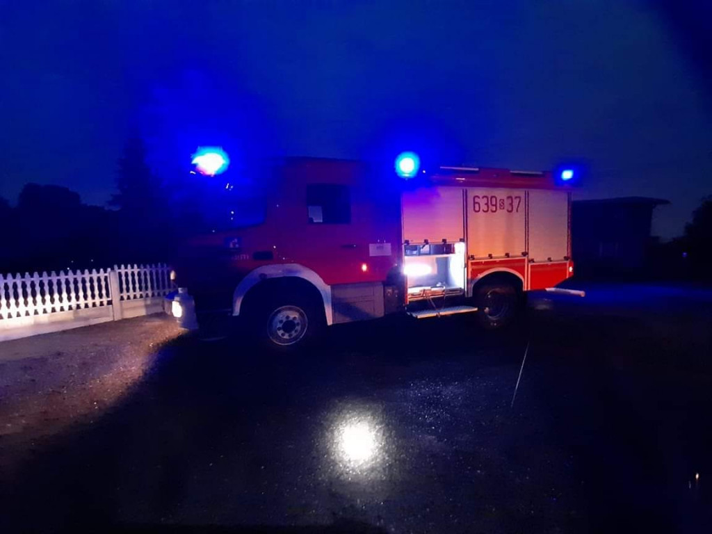 Powalone drzewa, zerwane dachy - burza przeszła przez powiat