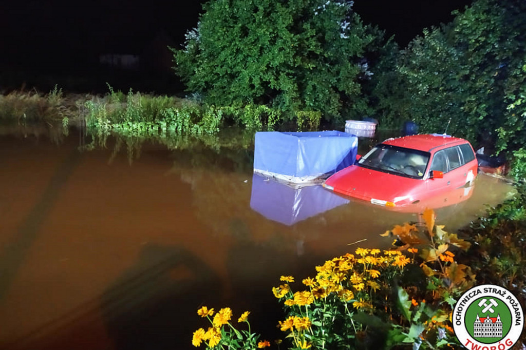 Burzowo: zalane ulice, piwnice, powalone drzewa