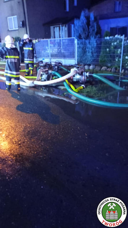 Burzowo: zalane ulice, piwnice, powalone drzewa