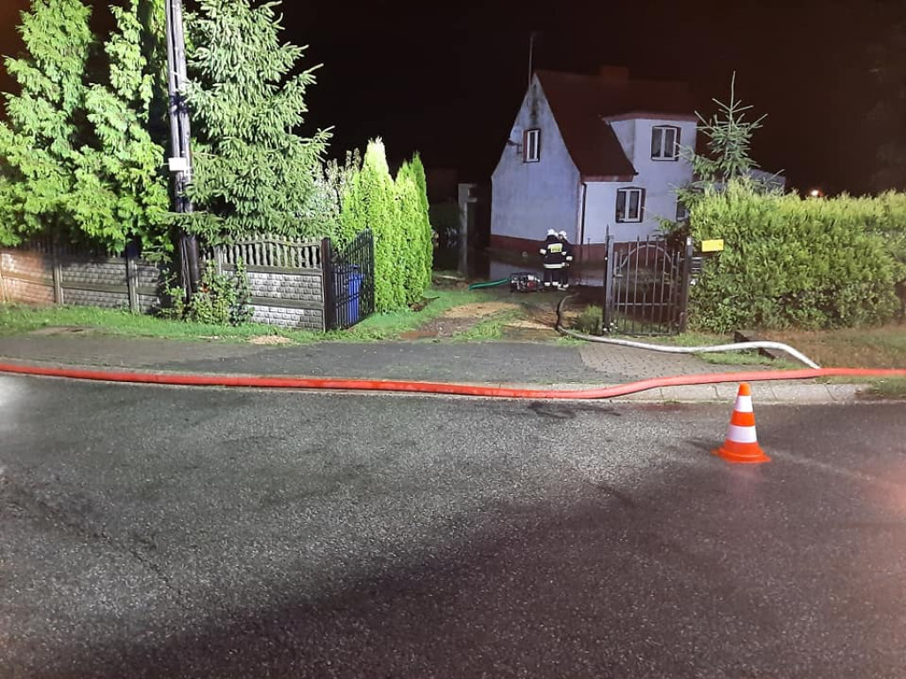 Burzowo: zalane ulice, piwnice, powalone drzewa