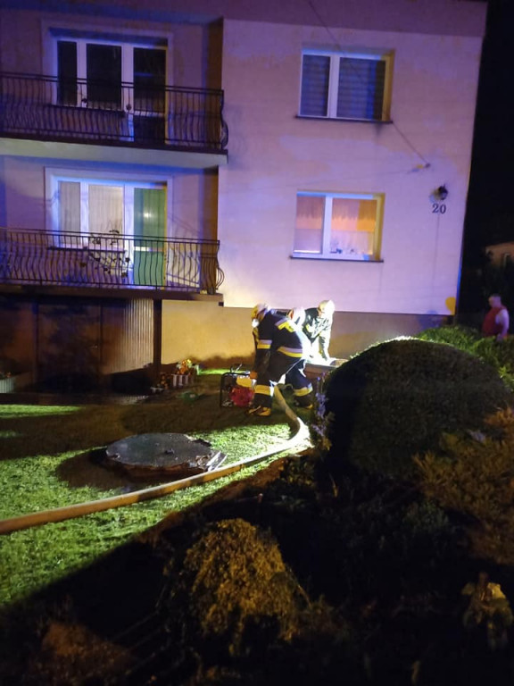 Burzowo: zalane ulice, piwnice, powalone drzewa