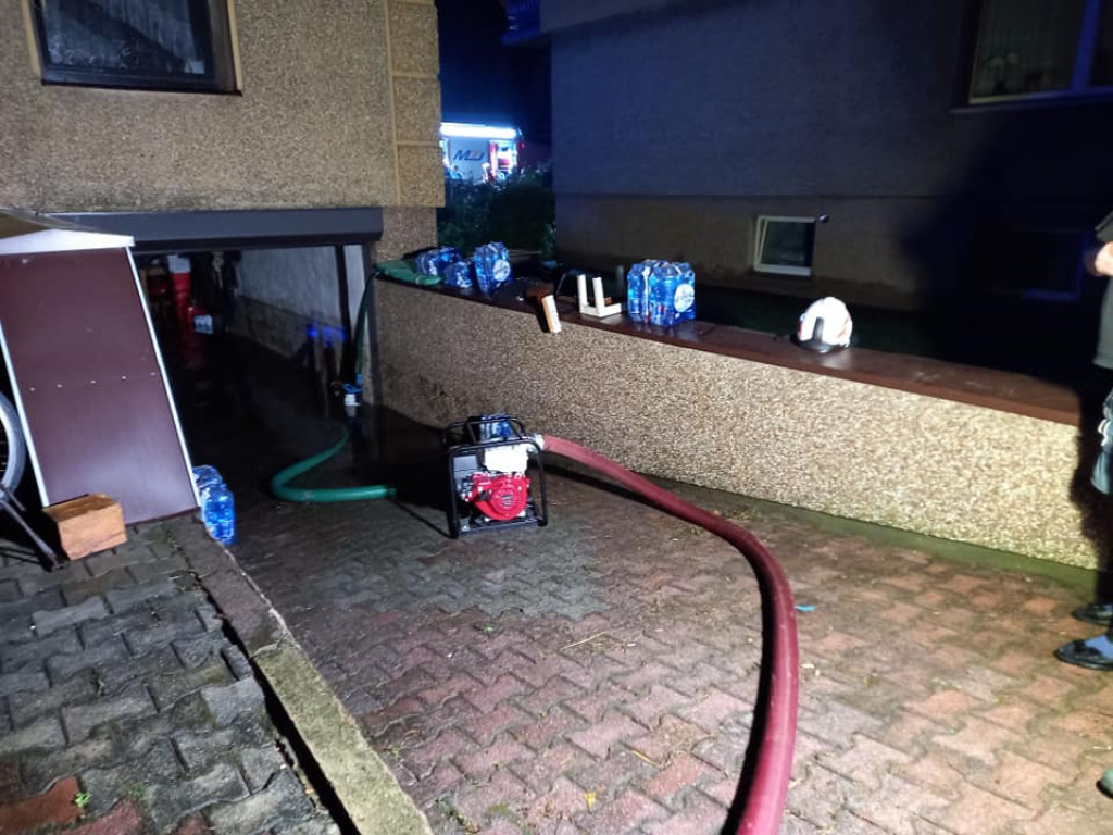 Burzowo: zalane ulice, piwnice, powalone drzewa