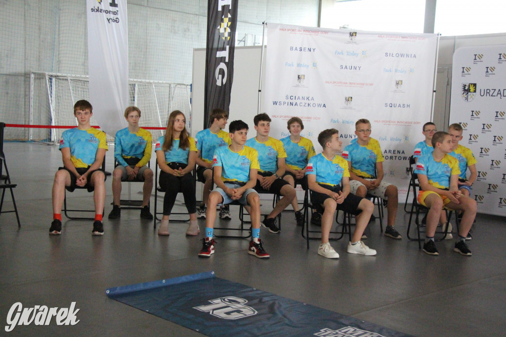 Tarnowskie Góry płyną przez morze. Sztafeta z Helu do Gdyni