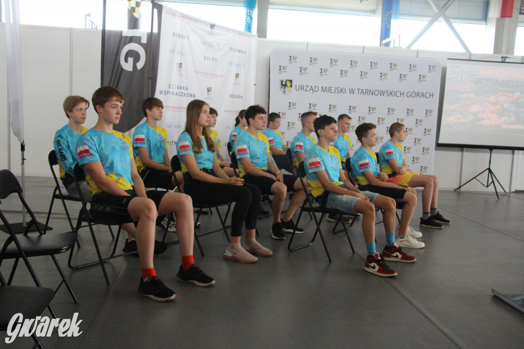 Tarnowskie Góry płyną przez morze. Sztafeta z Helu do Gdyni