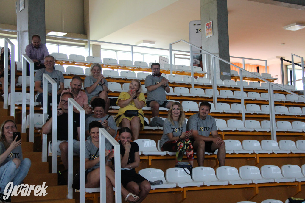 Tarnowskie Góry płyną przez morze. Sztafeta z Helu do Gdyni