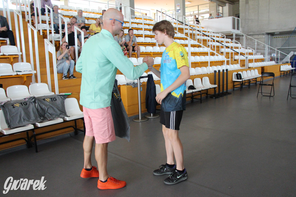 Tarnowskie Góry płyną przez morze. Sztafeta z Helu do Gdyni