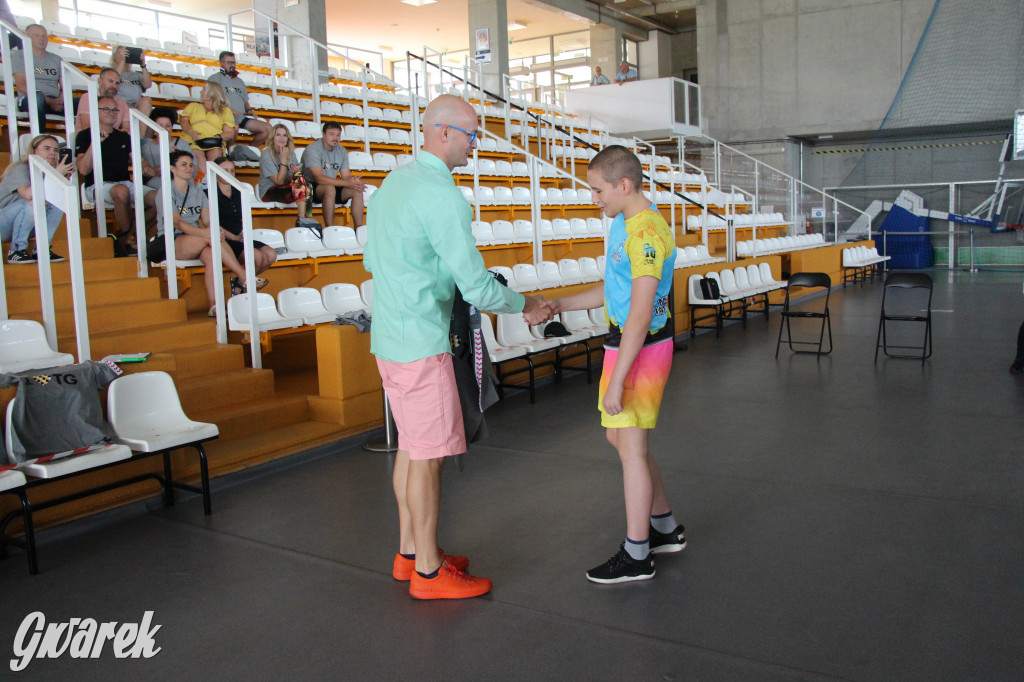 Tarnowskie Góry płyną przez morze. Sztafeta z Helu do Gdyni